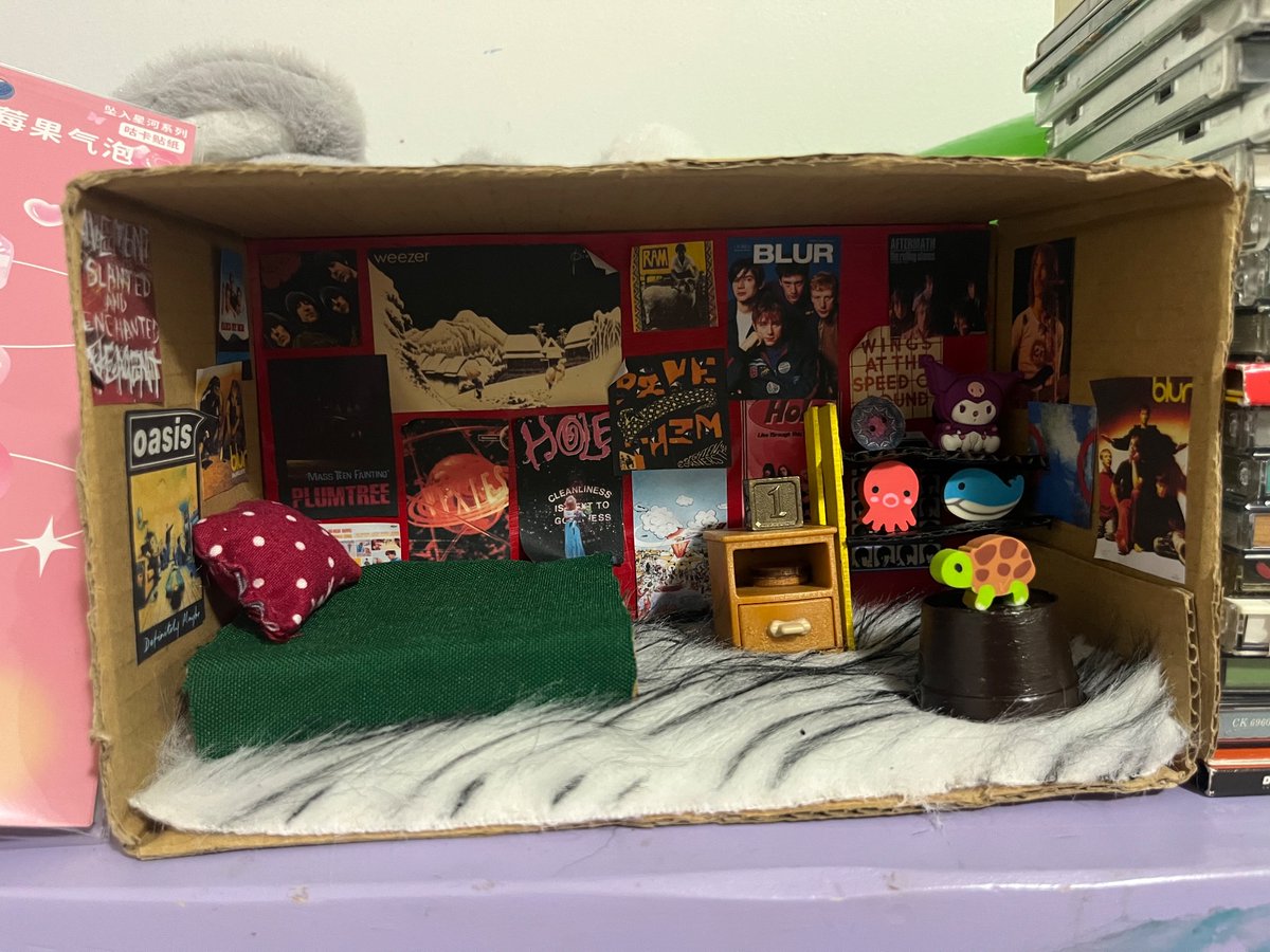 Withoutasound10's tweet photo. ITS DONE!! FINALLY OMG… its a little miniature room! https://t.co/Gq8eClOsUf