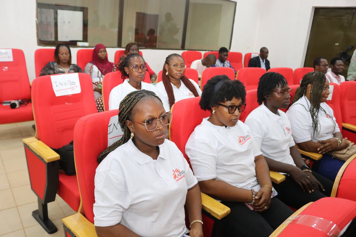 MSF_WestAfrica's tweet photo. MSF, à travers son Académie pour les Soins de Santé, a lancé le programme Soins Infirmiers Cliniques de Base (SICB), un programme de développement professionnel continu validé au chevet du patient. https://t.co/75v139noWJ