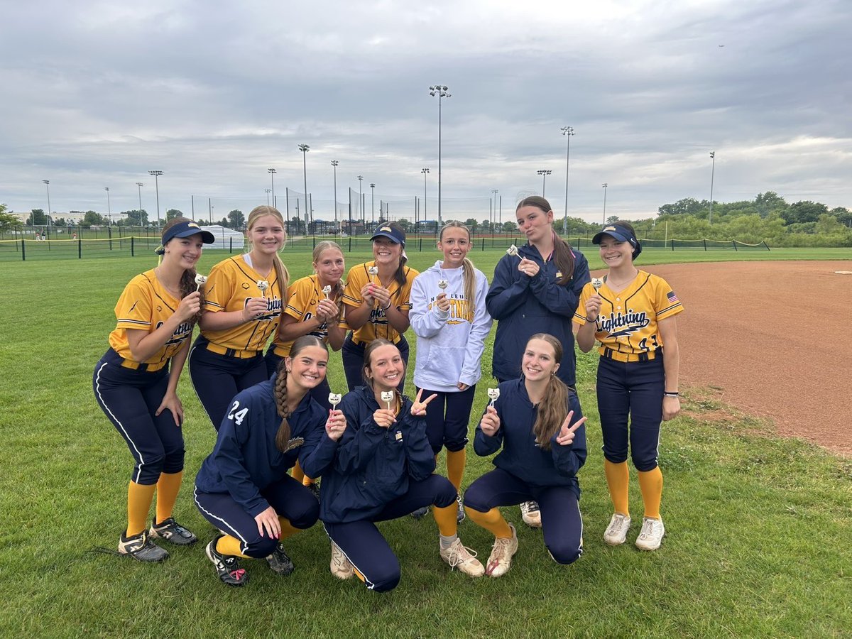 abbycaulfield29's tweet photo. Defense

@SAUBeesSoftball
@LUCCoachAbbott @lizjagielski
@DePaulSB @alibrems
@RamblersSB @SBCoachG
@NIUSoftball @JoeKinsella66 https://t.co/JSiXnLrvZl