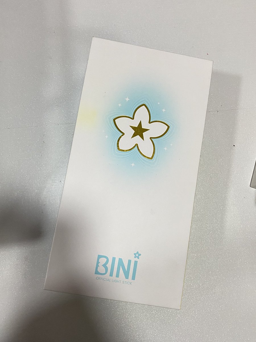 snjkcartz's tweet photo. rush wts lf for sale -  bini official lightstick

— complete inclusions except photocards
— ₱2k can lower if (PAYO) gcash/maya
— loc: bacolod &amp; can ship tomorrow !!

#bini #lightsick #BINI_SIGNALS_TOUR https://t.co/owMmHL9s1N