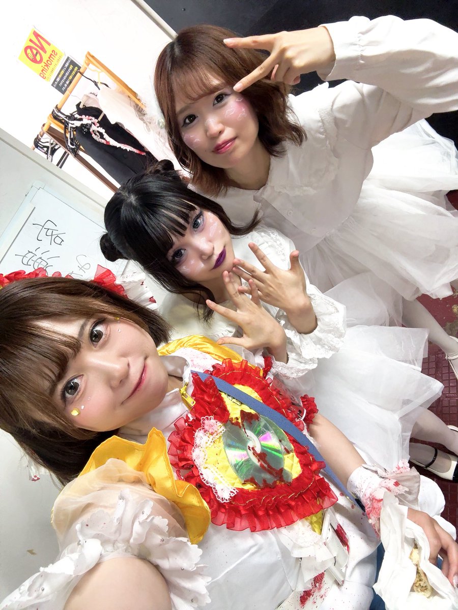 kiiro_ohana's tweet photo. ☁雲のダンサー☁　
みくちゃん、利世ちゃん

実はとっても少ない練習期間だったのに関わらず完璧にこなしてくれました。
ほんとうにありがとう！！

可愛い雲メイク、みんな拡大して見てみて！とってもかわいいから〜！！！✨

袖でたくさん見ててくれてうれしかった！
ほんとうにありがとう🫶🏻 https://t.co/3p6AXayfRe