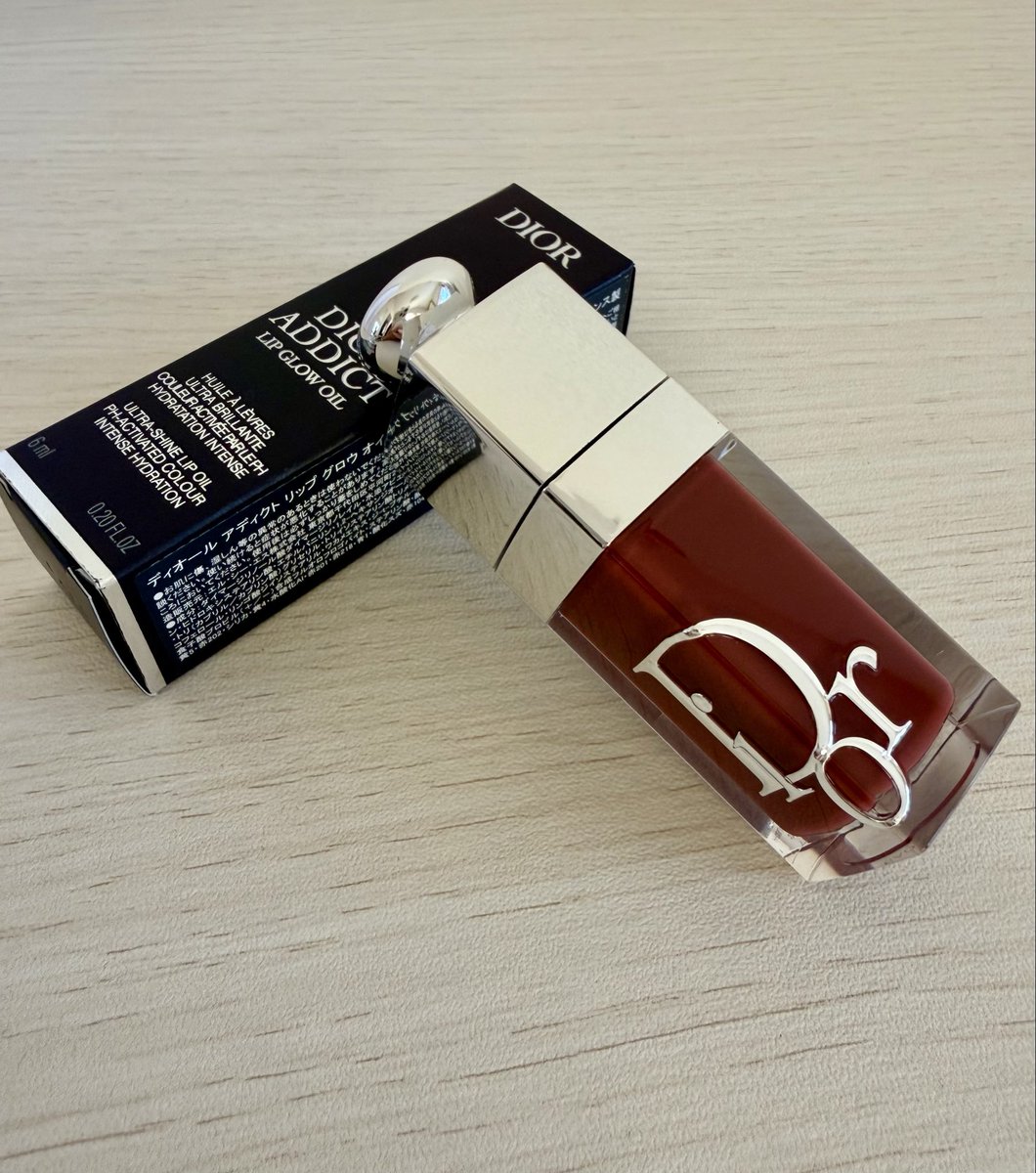 ayarin_915a's tweet photo. #コスメ購入品 

DIOR
・カプチュール プロ コラジェンショット
・アディクト リップ グロウ オイル 104

最近目元のお悩みが増え
暑くなってくるこの時期に
このアプリケーター付きが良さそうと😊

リップはブラックチェリーのお色が可愛くて😍 https://t.co/ZCZKrSeuiV
