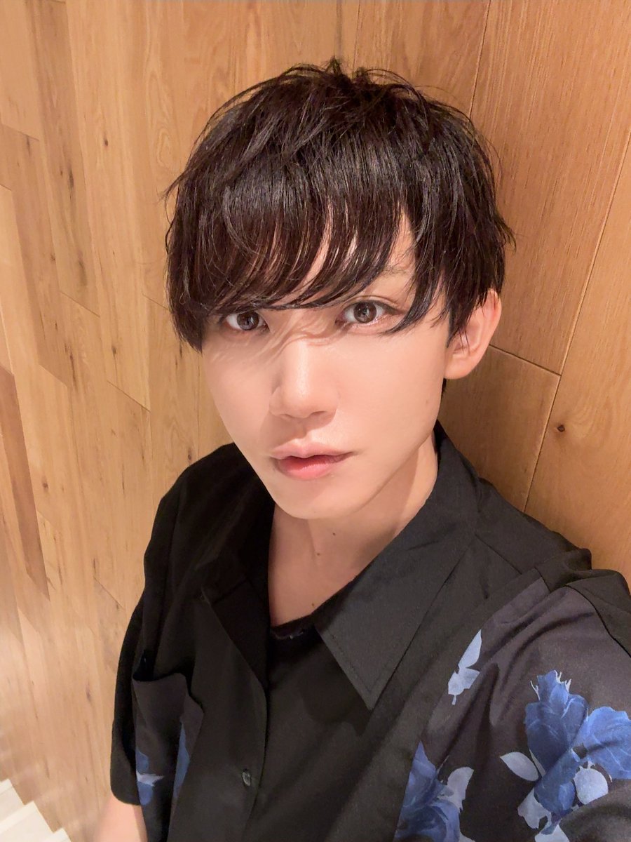aKihiRo1610's tweet photo. #5GNP ありがとうございました！！

普段通りのワチャワチャリハーサルをお届けしましたがいかがでしたか？？
こんな感じで笑いながら音楽を作っていってます💫
公開収録もお楽しみにー！！

髪もバッサリ切ってました✂︎夏仕様！ https://t.co/qsoxsmt8dw