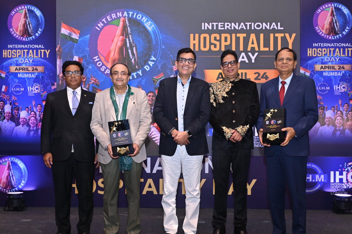 subornobose's tweet photo. Celebration of #IHD26 at #Mumbai is a star-studded affair. Delighted to share the moment with PadmaShri @SanjeevKapoor and the special awardees Diwan Gautam Anand, Mr SP Jain and @PrabhatV

@IIHMHOTELSCHOOL
#IHD26 #AwardsandRecognition #HospitalityLeaders #thoughtleaders #IIHMbest3years