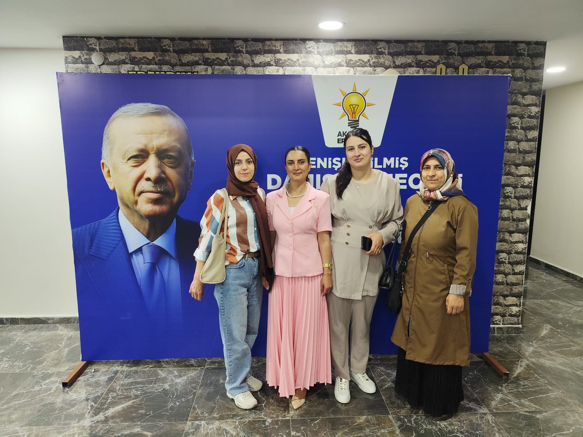 fatmaHocaoglu25's tweet photo. 📍Erzurum 

Genel Başkan Yardımcımız, Ekonomi İşleri Başkanımız Sayın Nihat Zeybekci’nin teşrifleriyle, AK Parti Erzurum Genişletilmiş İl Danışma Meclisi Toplantımızı dava ve yol arkadaşlarımızın yoğun katılımıyla gerçekleştirdik. https://t.co/KER3BAABnp