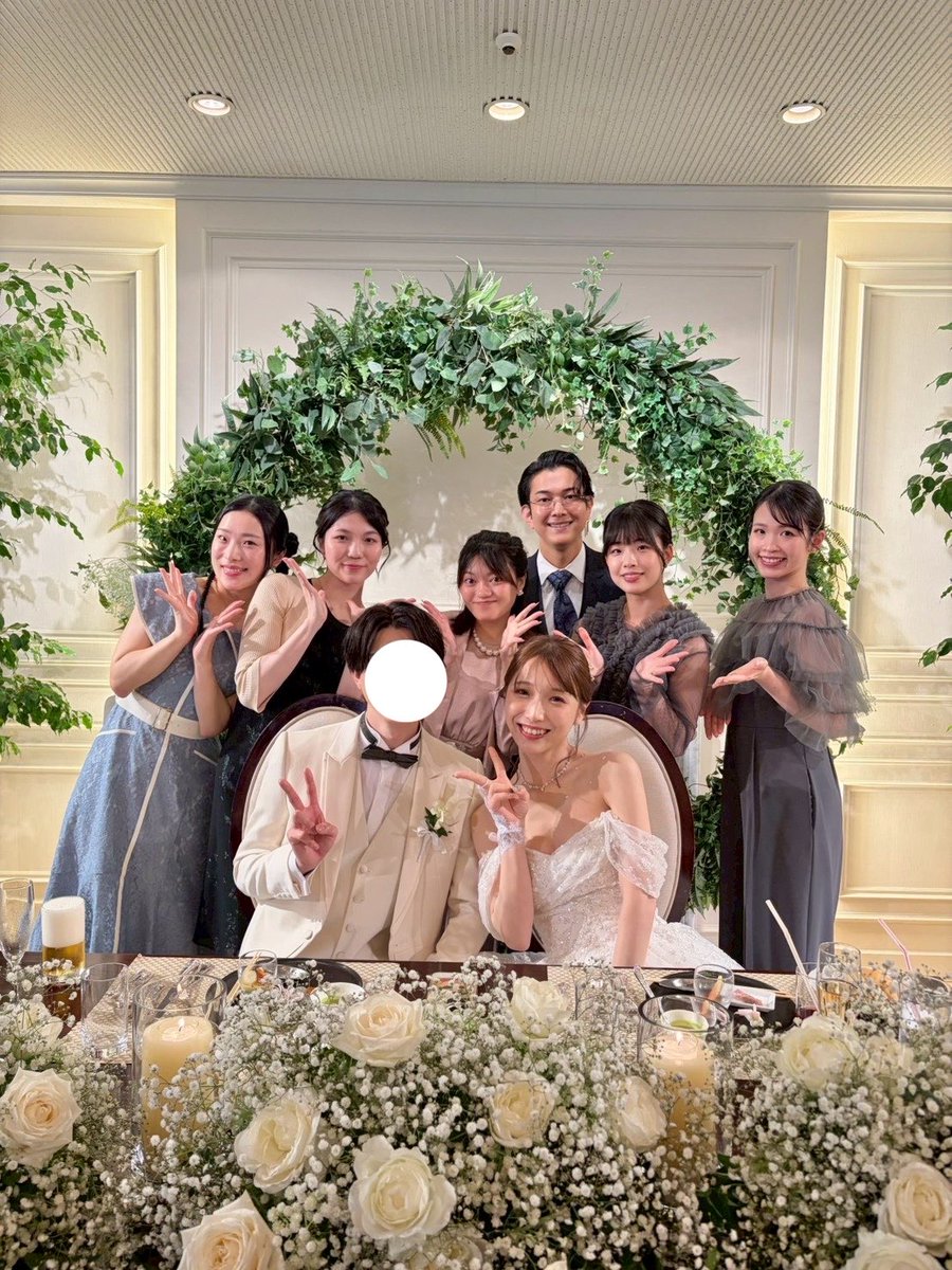 atsupeko_'s tweet photo. 同期でお友達れおなの結婚式。
一緒に花火観たね、ハロウィンパーティーやったね、クリスマス会したりなんか色々思い出しちゃった🥲
月日の経つのがなんとはやいこと。
寂しい気持ちもある。
だからこそ素敵に時を刻みたいと思う。

大好きな50期に会えて良かった。
みんな素敵な俳優さんです。 https://t.co/6XSf9wBmdZ