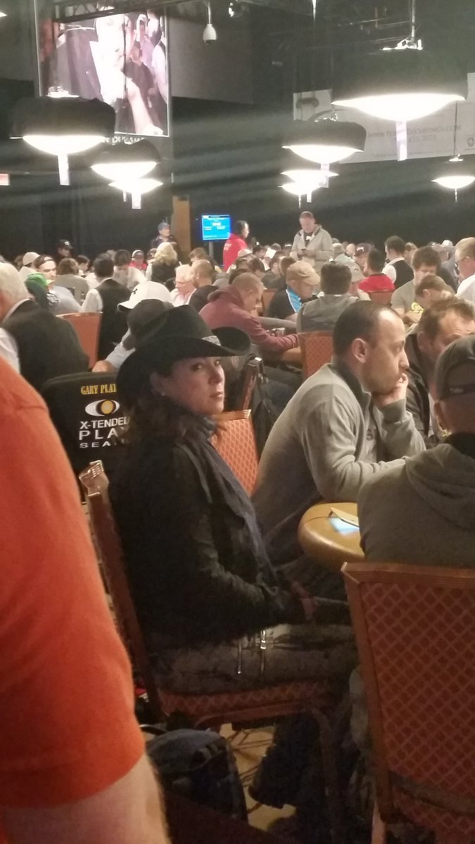 Greghowell63's tweet photo. @JenniferTilly @WSOP @Stapes @BJNemeth https://t.co/cKt9VBsxVT