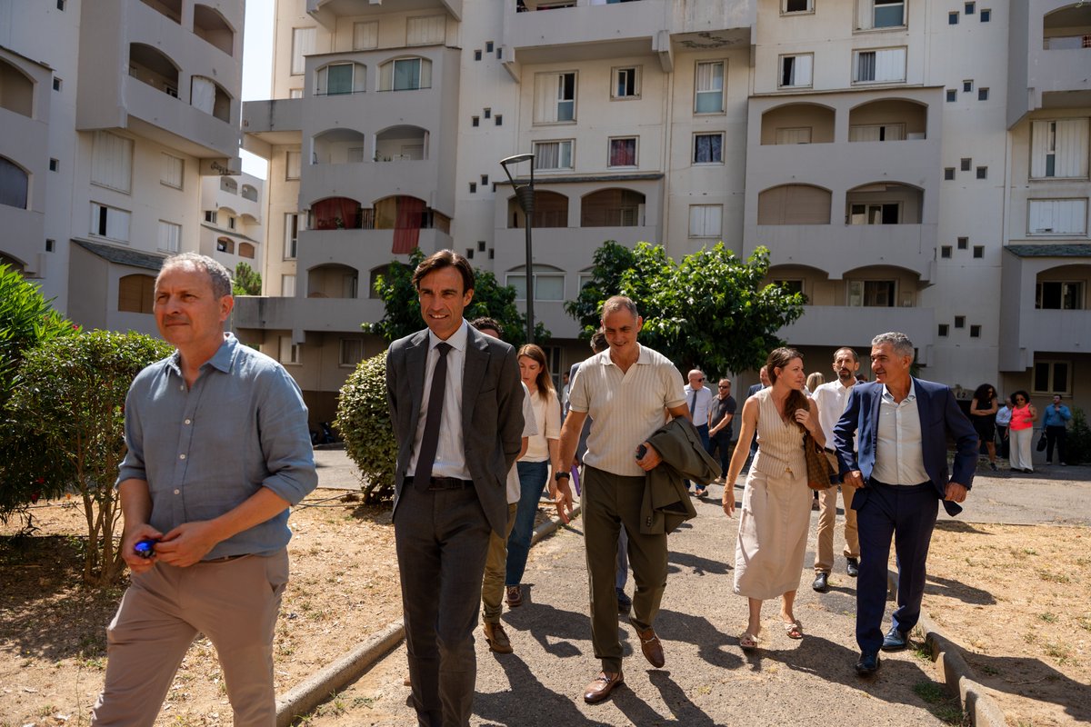 Cita_Bastia's tweet photo. 🏫Lancement officiel du chantier de réhabilitation et de rénovation énergétique de 420 logements à Paese Novu. 

Une opération d’un montant global de 28M€ portée par Erilia, et cofinancée par la CdC, via son Agence de l’urbanisme et de l’énergie et des fonds européens. https://t.co/sVq0yDmrN7