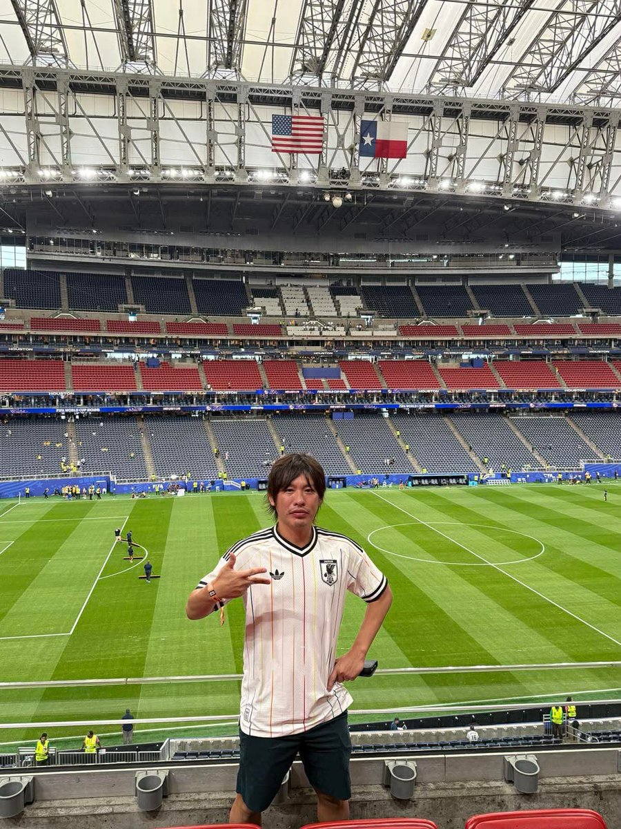 minowanowa's tweet photo. 昨日NASAで月の石を触ったので日本が勝ちます。 https://t.co/ccF6T5lBKt