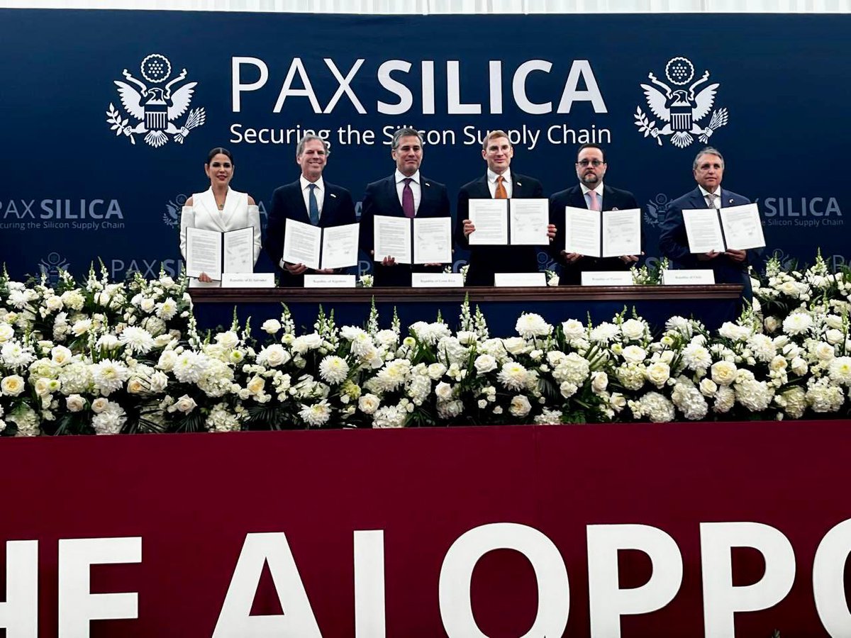 USAmbassadorPAN's tweet photo. Orgulloso de darle la bienvenida a Panamá a Pax Silica. Bajo el liderazgo del presidente Trump, Estados Unidos está liderando el camino en el desarrollo de alianzas confiables de libre mercado para fortalecer las cadenas de suministro que impulsan la economía de la inteligencia artificial. Panamá tendrá un papel vital como centro logístico y económico global.