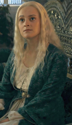 dauntlesseskimo's tweet photo. Helaena is the anti-Targaryen. She possesses a massive, ancient dragon (Dreamfyre) and has the literal gift of prophecy, the ultimate Valyrian toolkit, yet she has zero desire for power, conquest, or violence.

If the rest of her family was more like her, the dragons would still be alive.
#hotdrama #HOTD