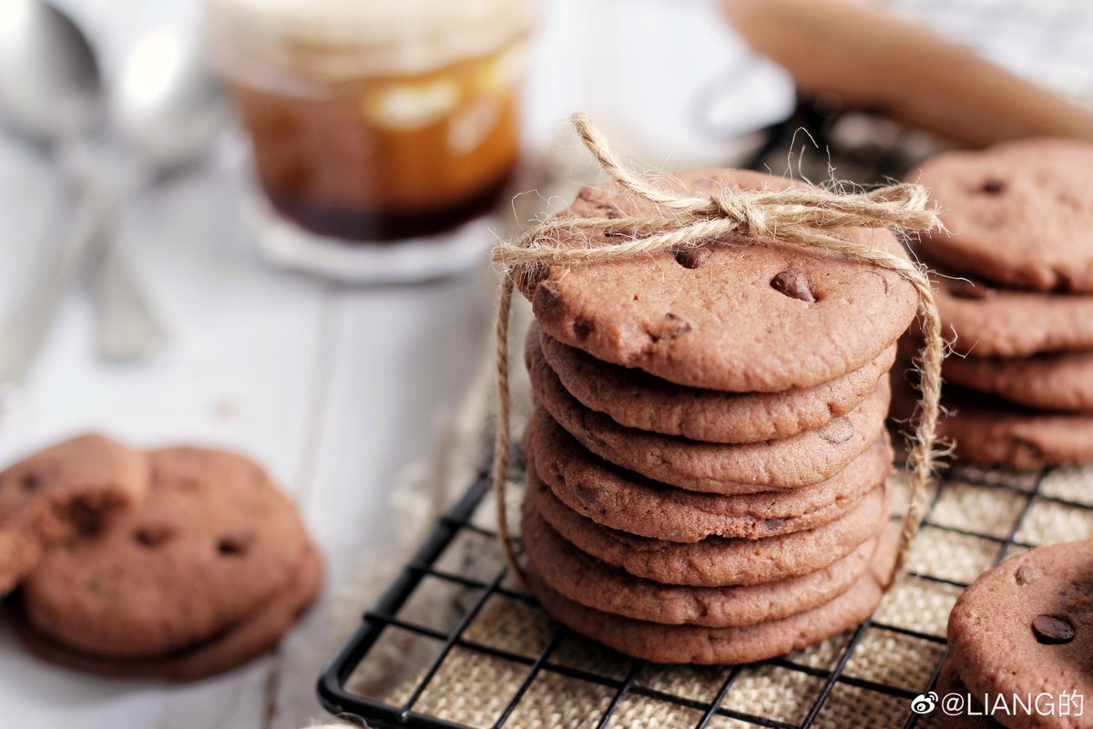 MsNo29's tweet photo. Just spent the cosiest afternoon baking chocolate chip cookies from scratch  The kitchen smells amazing and the first batch is already out of the oven—pure comfort in every bite! https://t.co/TVw1YOmJbt