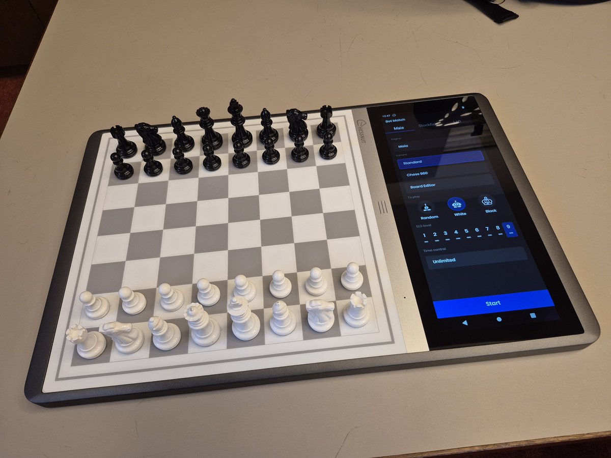 oldsoft's tweet photo. Ten je! ChessNut Evo. #chess #chessnut #chessnutevo https://t.co/8yGygUK26W