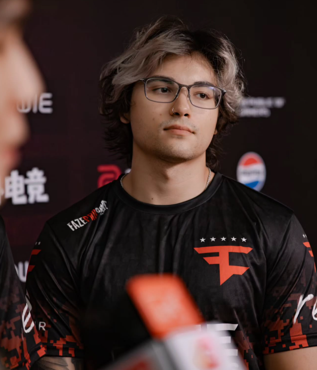 fazetrophy's tweet photo. Day 807 
We finally got some pictures of @JBOENcs in China🇨🇳

📸 via @fenseliya on Instagram https://t.co/YueSC3n9LL