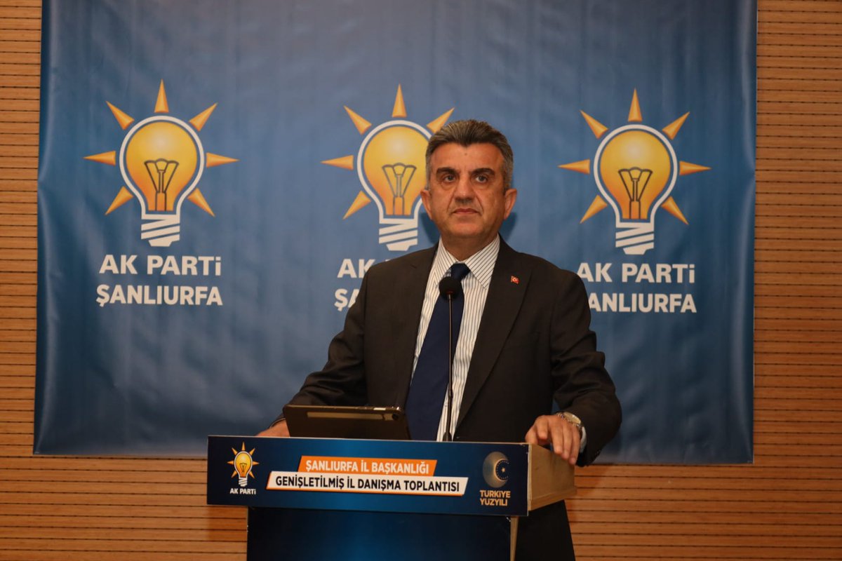 akpartiurfa's tweet photo. AK Parti teşkilatları olarak milletimizden aldığımız güçle durmak yok, yola devam.

📍AK Parti Şanlıurfa İl Danışma Meclisi

İl Başkanımız @milhamigunbegi, Milletvekilimiz @ProfDrDusak, İl Kadın Kolları Başkanımız @ZehraAy063, İl Gençlik Kolları Başkanvekilimiz M. Sait Arusoğlu, İlçe Başkanlarımız, Belediye Başkanlarımız, Belediye Meclis Üyelerimiz, İl-İlçe Teşkilatlarımız ve AK davamıza gönül vermiş kıymetli dava arkadaşlarımızın katılımlarıyla AK Parti Şanlıurfa İl Danışma Meclisi Toplantımızı yoğun katılım ve büyük bir coşku ile gerçekleştirdik.

Cumhurbaşkanımız Sayın @RTErdogan’ın güçlü liderliğinde, Ülkemize, Milletimize ve Şanlıurfa'mıza hizmet etme aşkımızla, kararlılığımızla ve ilk günkü heyecanımızla çalışmaya devam edeceğiz.

Birlik ve beraberliğimiz daim, kardeşliğimiz payidar olsun.

#DurmakYokYolaDevam #SevdamızŞanlıurfa
@Akparti @abuyukgumus @Hayati_Yazici @mustafaelitas @efkanala @acarfaruka @eyupkadirinan @omerrcelik @hakanaksu058 @farukaytek