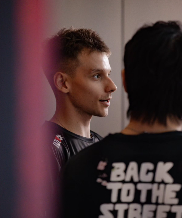 fazetrophy's tweet photo. Day 807 
We finally got some pictures of @JBOENcs in China🇨🇳

📸 via @fenseliya on Instagram https://t.co/YueSC3n9LL
