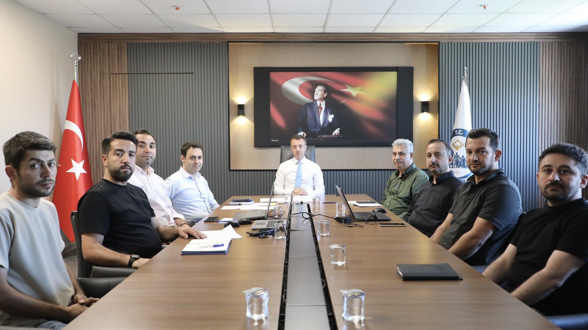DulkadirogluTC's tweet photo. Dulkadiroğlu Kaymakamımız Sayın Hicabi AYTEMÜR’ün başkanlığında ilçemizde yapımı devam eden ahırlarla ilgili değerlendirme toplantısı yapıldı. https://t.co/mGCNQqCzkH