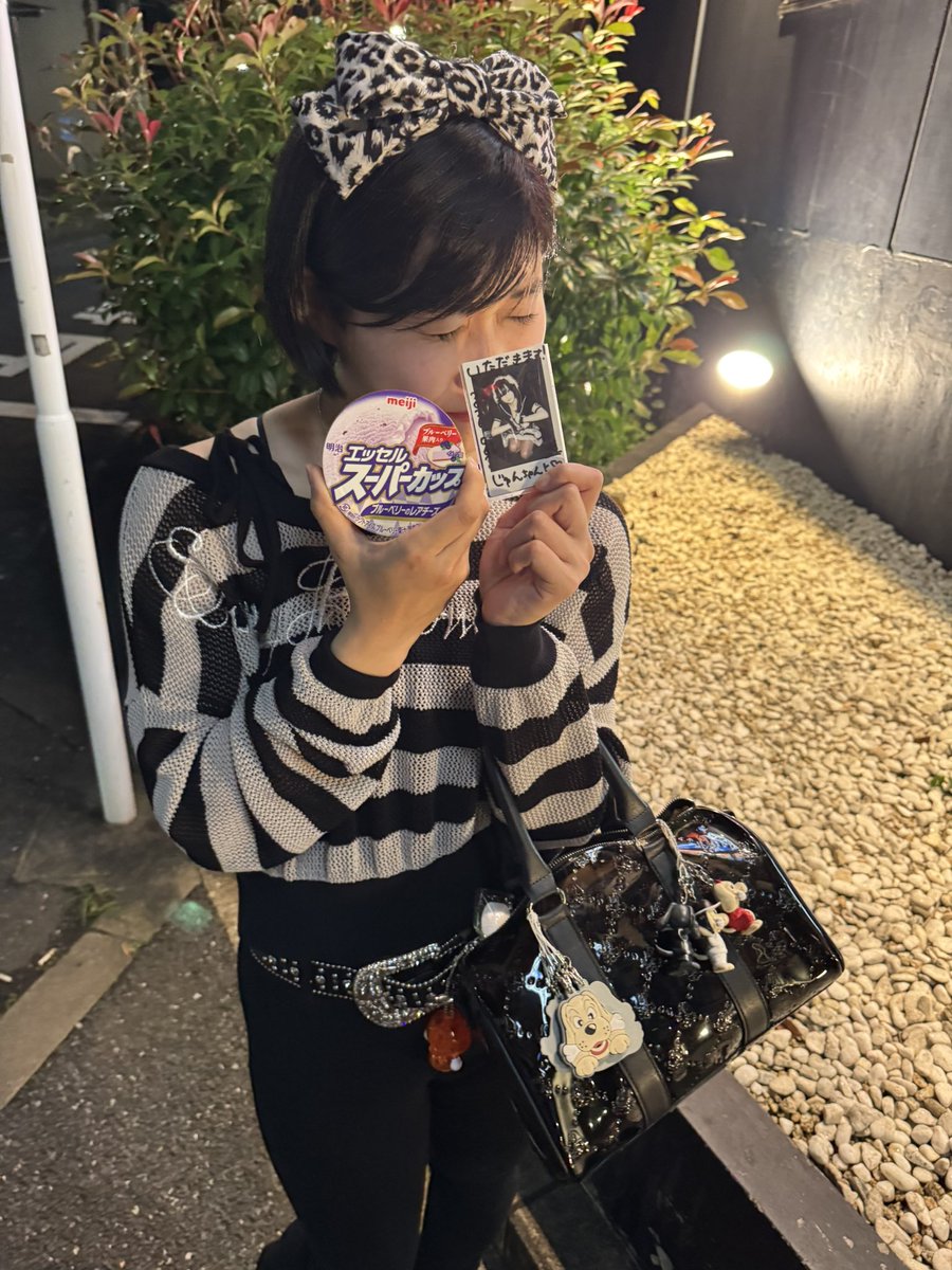 Junchan_515's tweet photo. 2026.6.29

こんな時間にアイス食べちゃうwww
痩せる気無くて草w
いただきます😋🍨

＃迷兎るるか
＃ワタシは雨
＃地下アイドル https://t.co/kyyFNHJ3TK
