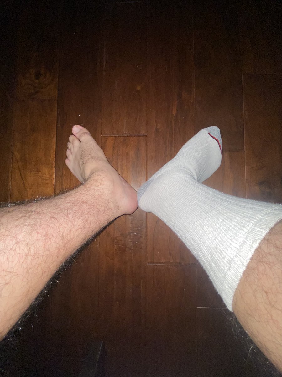 TechieMagic101's tweet photo. Got distracted this morning putting on my socks hehe https://t.co/DWagbIGBtf