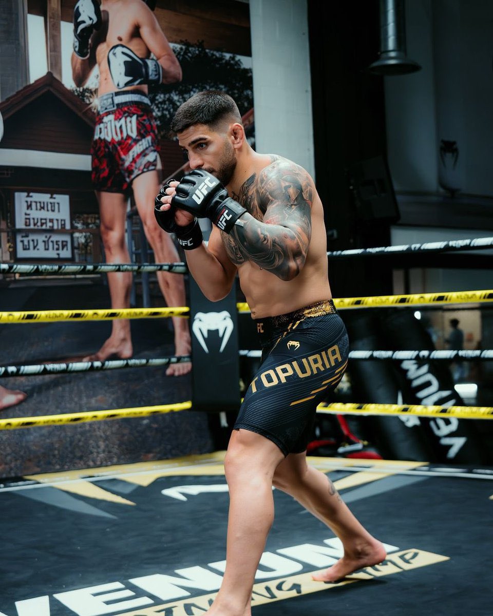 WalnutMMA's tweet photo. Same guy https://t.co/gc9PbExGJg