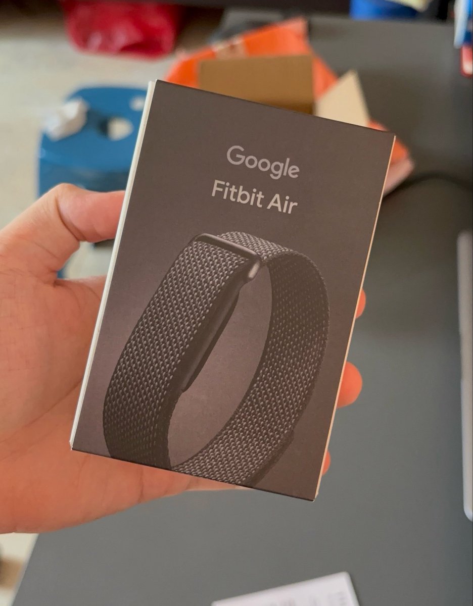 0xNotMarc's tweet photo. Finally got my hands on this Google Fitbit Air. I will be testing it out and see how it goes.

I will be sharing my review in a week https://t.co/NJ0CumAm0y
