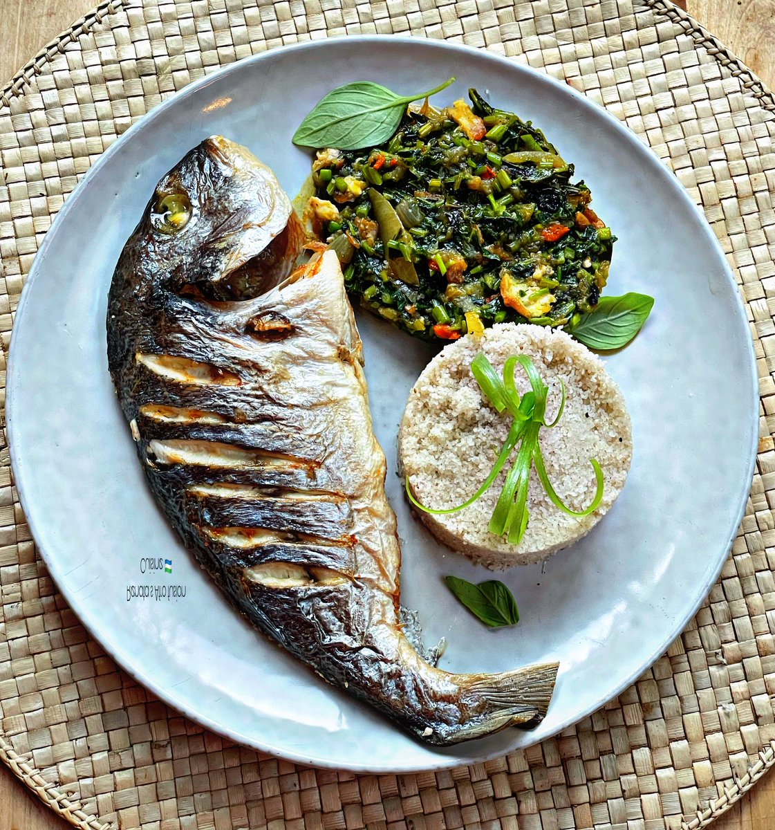 renatacuisine's tweet photo. Europe is sizzling! โ๏ธ Keep it light, keep it fresh, and donโt forget to stay hydrated. ๐ง
Todayโs menu: Grilled sea bass, steamed fonio & African sweet potato leaves Plasas stew. A nourishing African meal thatโs perfect for a heatwave.
#salonechef๐ธ๐ฑ #westafrican #salonex ๐ธ๐ฑ https://t.co/s1stZpsE4x