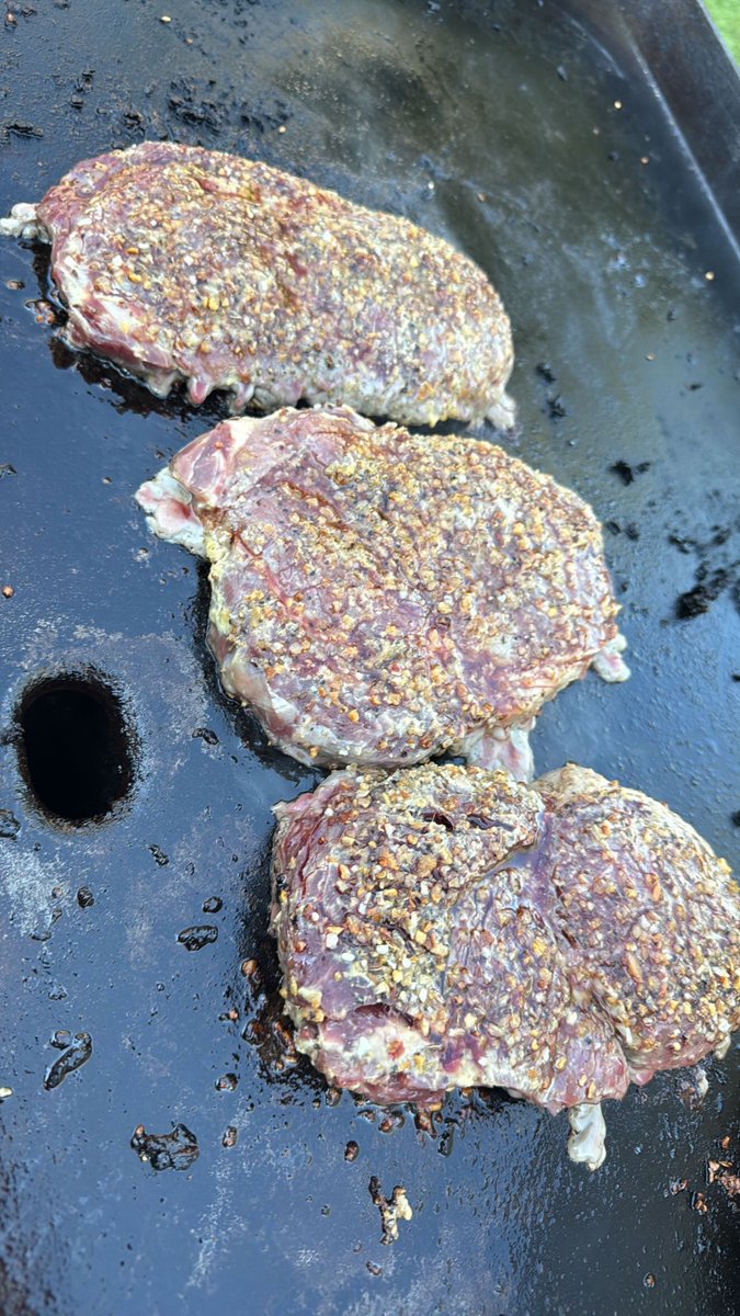 BigBoyRipsTCG's tweet photo. The MERC chat said I had to be the chef of merc house in LA, so why not get an entry into #chefbound 

Homemade burgers for the family, 3 12 oz prime rib steak for me to turn into meal prep for this week

Each meal has half a steak diced with a cup of basmati rice and veggies https://t.co/taUwCNoRC1