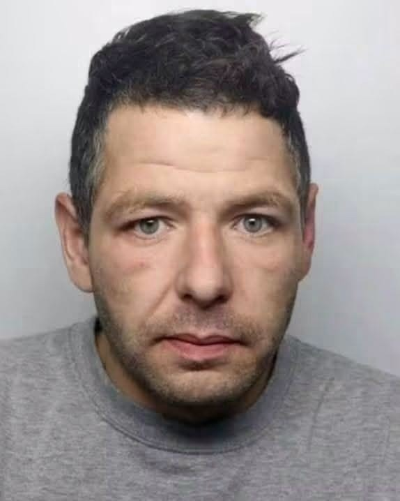 SabuzView's tweet photo. 🚨BREAKING: Convicted child killer Kyle Bevan was brutally stabbed more than 30 times by fellow inmates in a savage 5-minute prison attack at HMP Wakefield — and was left for dead.
Bevan was serving a life sentence for the horrific 2020 murder of two-year-old Lola James, whom he subjected to a savage assault causing catastrophic brain injuries and over 100 wounds.
The brutal prison attack is being seen by many as raw "prison justice" for his crimes against an innocent toddler.

What do you think?