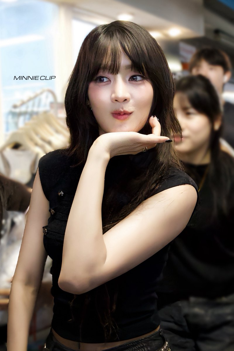 Minnie_Clip's tweet photo. 260629 สวยมาก 🥹🥰✌🏻

Please never lose this shine of yours ✨💖💖

#아이들 #IDLE #MINNIE #민니 #มินนี่ #ミンニ https://t.co/O4mEU8nfl9
