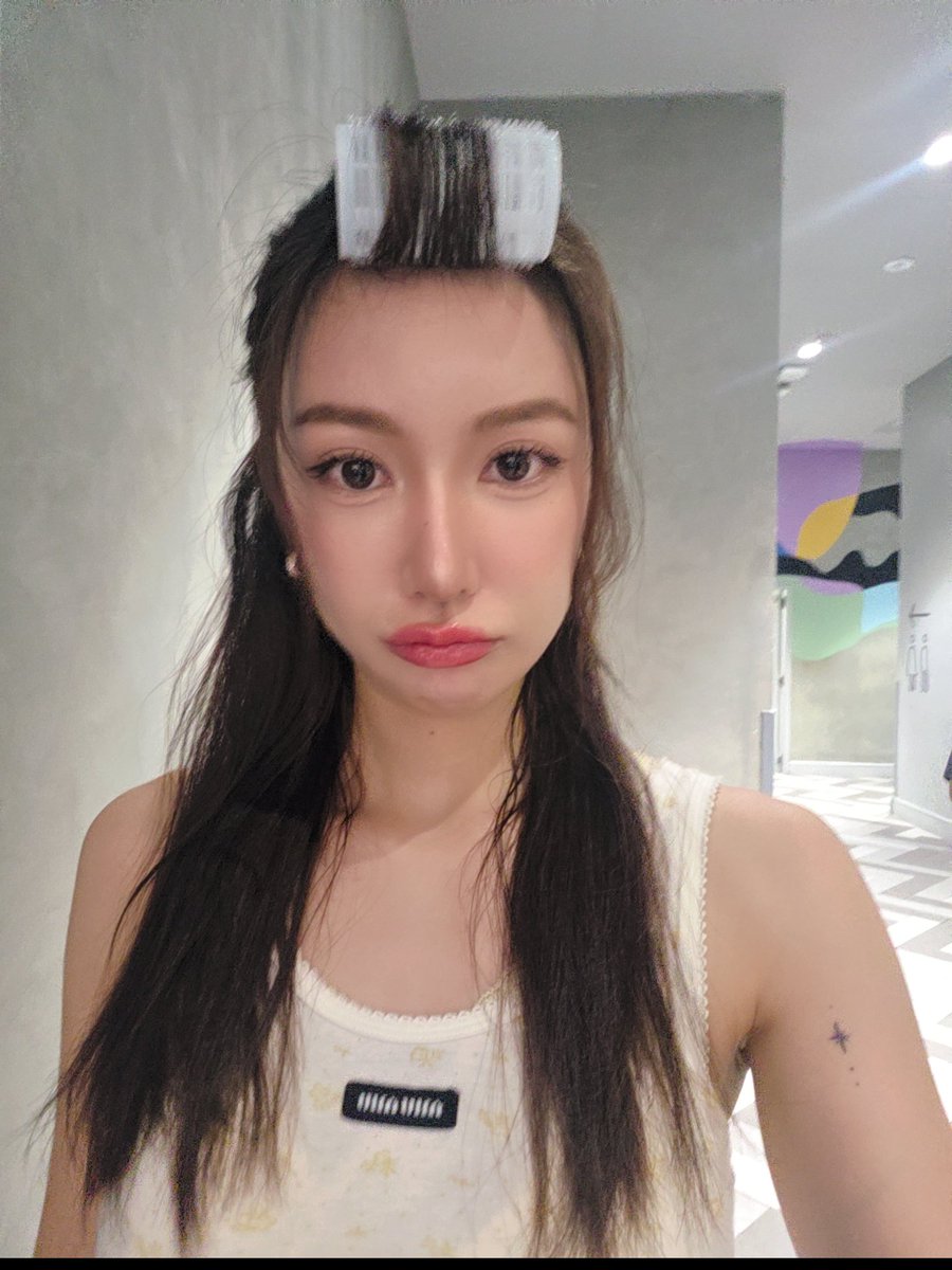 JUNE_NANNIRIN's tweet photo. วันนี้ขอขอบพระคุณลูกค้าทุก ๆ ท่านที่เดินทางมาอุดหนุนแม่ค้านะคะ แฮปปปี้ม้ากกก สนุกแบบทวีคูณเพราะรอบนี้อจ.ก็มา พี่ๆน้องๆคอนเวอก็มากัน 
ไว้มาอีกแน่นอนนนนนน อิ่อิ่
วันนี้ขอบคุณป้าๆเจแล้นนนหลายๆเด้ออจ่าาา 
พักผ่อนกันเยอะๆ แล้วพรุ่งนี้ลุยงานเต็มที่นะคะ💕

ENJOYJUNE BAE BRAND LIVE MARKET #EnjoyJunexMarket