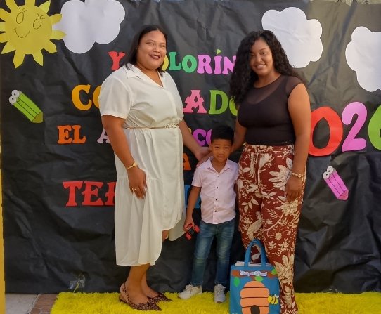 CharlidiaDiaz's tweet photo. Cerramos el mes de junio con la entrega de nota de mi príncipe y momentos divertidos 🥈🏖️😍 https://t.co/Mm0g7qt2fB