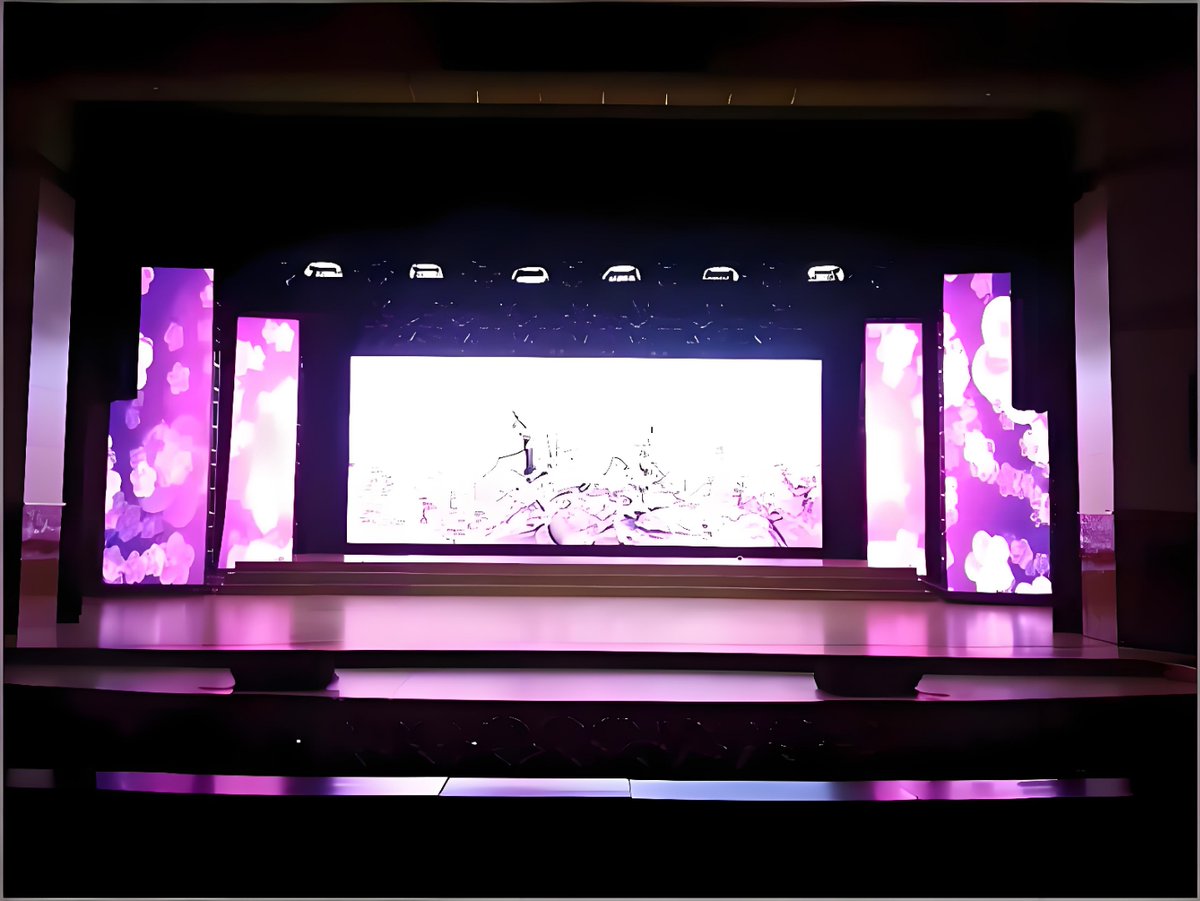 Tl9gt11VUSpHAgy's tweet photo. Just checked in for the new variety show recording! Super hyped to see what funny moments I’ll catch today  #VarietyShowDiaries， https://t.co/kGKBHguxv5