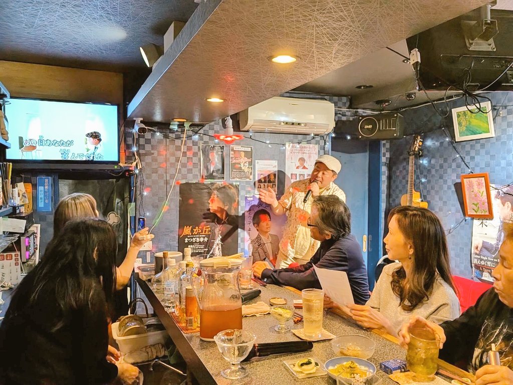 bloomjun1976's tweet photo. 夜は…、
滋賀「夜間飛行」さんへ。。。
藤とおる先生とトッキーさんとでご挨拶に伺いました。
7月のイベントにてお世話になります🙇
ママさんやきんちゃん、、
初めてお会いするお客様も。
晩ご飯は…手作りハンバーグ定食🍽️
美味しかったです😋
その後は…歌合戦開催🎤✨
とっても楽しいひとときでした🎶

ママさん、、
お会い出来ました皆さん、
有難う御座いました🙇

●7/4(土)滋賀　Restaurant&Cafeラコッソ　カラオケスナック夜間飛行主催
第3回カラオケ大会　音葉潤ゲスト出演
10:00受付/10:30開演
