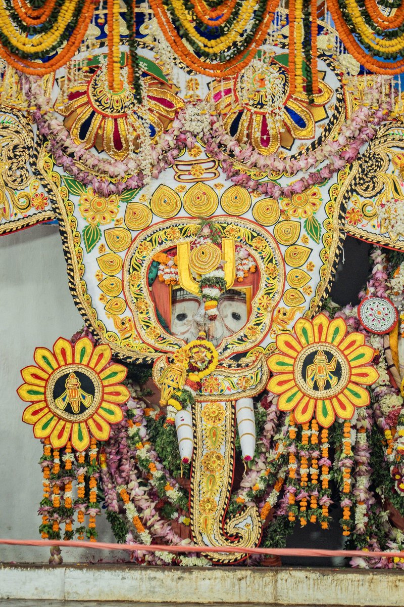 PandaJay's tweet photo. ଚତୁର୍ଦ୍ଧାମୂର୍ତ୍ତିଙ୍କ ଦିବ୍ୟ ଓ ଭବ୍ୟ ଦର୍ଶନ 🙏🙏
ଜୟ ଜଗନ୍ନାଥ 🙏🙏
#DebasnanaPurnima https://t.co/P1i2ZkM1NM