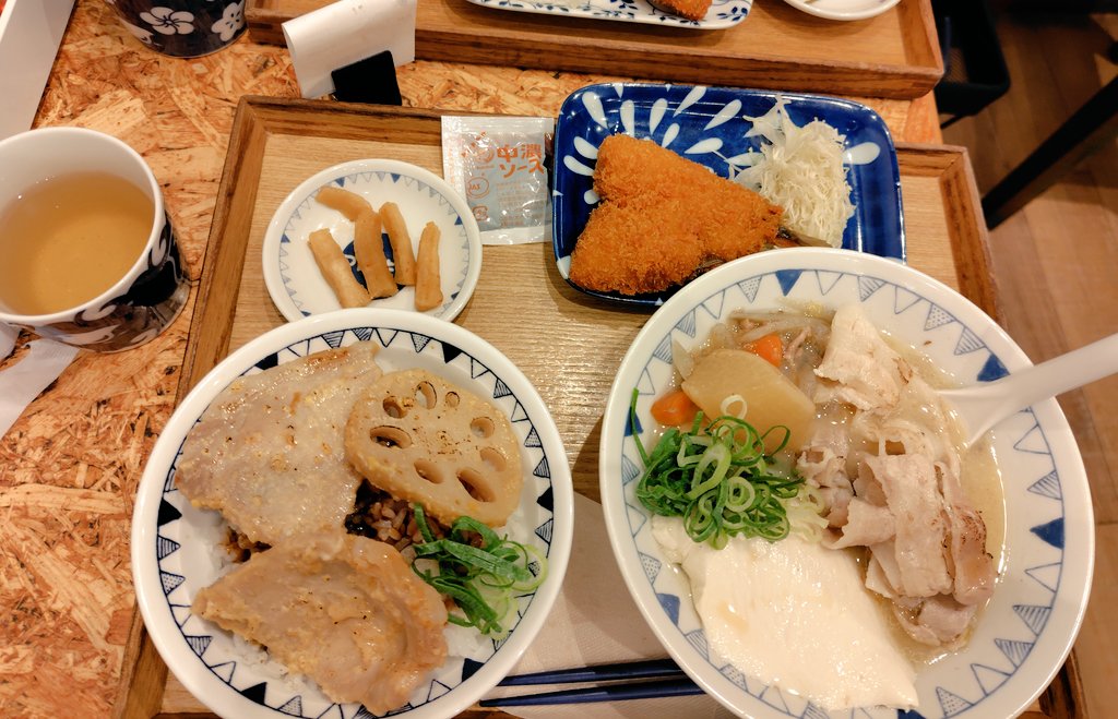 machiroforever's tweet photo. GODIVAのホワイトベアチョコミント🧸美味しかった😘
そして誘惑にまけてガチャガチャやってしまった😅戦利品たち❤️‍🔥mojojojoは欲しいの引き当てれた🙌✨
美味しい豚汁定食のお店も開拓できて嬉しかった♡ https://t.co/YWTr8iWx32