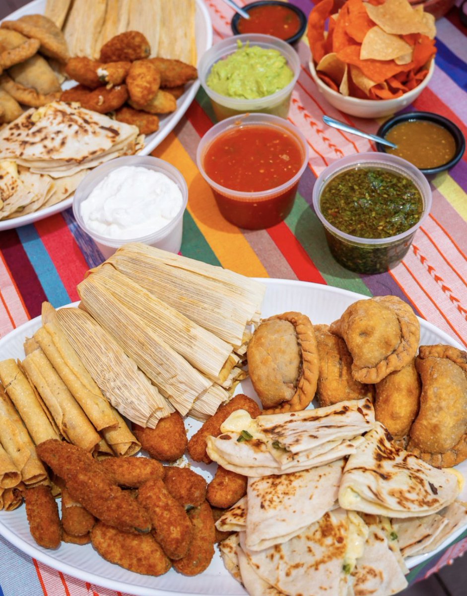 losbarriosmex's tweet photo. We show up with the food...you show up with the guests. Let us cater your next event, link in bio. https://t.co/5WafjfCoOe