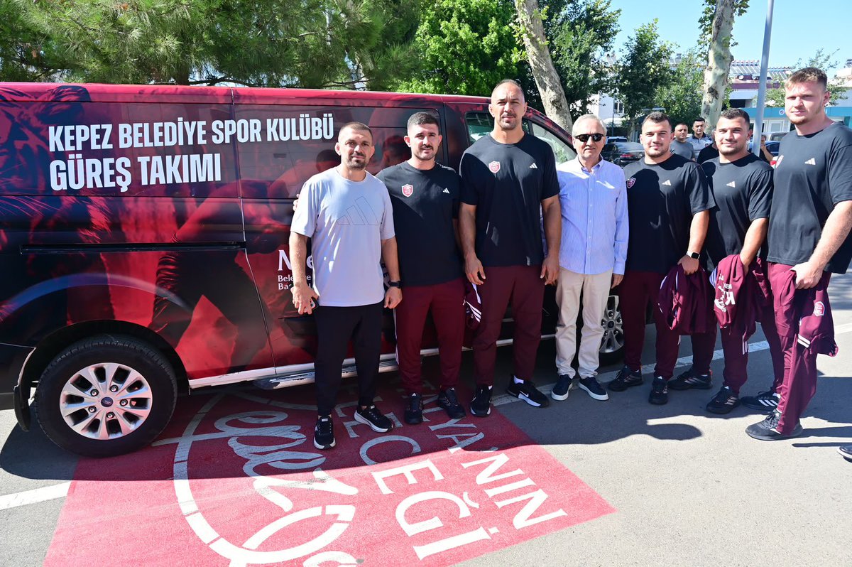 mesutkocagoztr's tweet photo. Pehlivanlarımızı Edirne’ye uğurladık. 

665. Kırkpınar Yağlı Pehlivan Güreşlerinde en meydanına çıkacak Ali Gürbüz, Rıza Durmuş, İlker Durmuş ve Selim Gündoğdu’yu, düzenlenen törenle yolcu ettik.

İnanıyorum ki Ali Gürbüz, altın kemeri alıp ebedi sahibi olacak. 

Aynı şekilde bütün pehlivanlarımız Kepez’imizin adını dualı çayırda başarıyla duyuracak. 

Tüm pehlivanlarımıza Kırkpınar’da başarılar diliyorum. İnancımız ve umudumuz sizinle