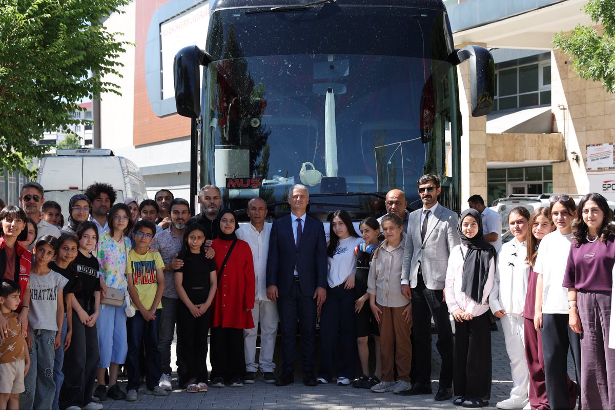 GSB_Mus's tweet photo. 📍 Mersin 

Gençlerimizi Mersin Fatih Sultan Mehmet Gençlik Kampı’na Uğurladık! 🏕️

İl Müdürümüz Yusuf Kılıç, 2026 GSB Yaz Gençlik Kampları kapsamında Mersin Fatih Sultan Mehmet Gençlik Kampı’na gidecek olan gençlerimizle bir araya gelerek gençlerimize iyi yolculuklar diledi. https://t.co/ZD1sStOPlP