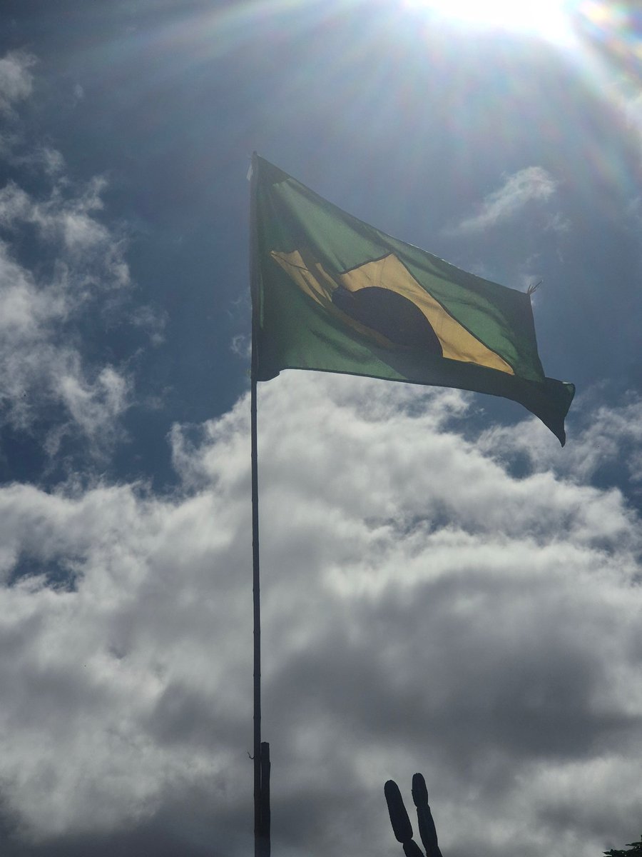 Kumicota's tweet photo. @UtataneNasa Come to Brazil nasa, I already have my flag up. I wish the best for both teams, I know it will be a very hard game for both of them https://t.co/ZqVCP8A3Je