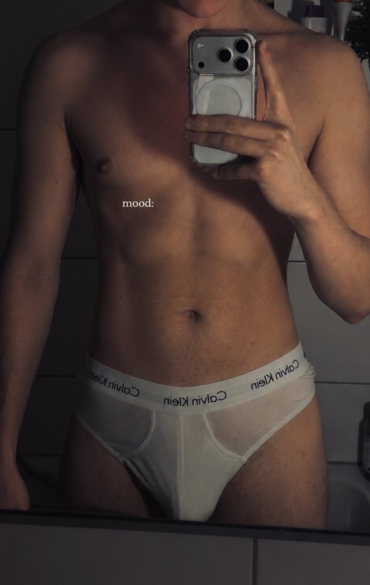 styertaste's tweet photo. Summer Body loading ⏳ https://t.co/qLJyPhMOsM