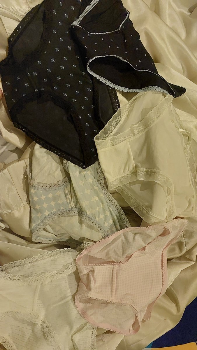 sissxlo's tweet photo. @NacatNonoo Indeed sisters panties are the best https://t.co/9jzN2IiEmF