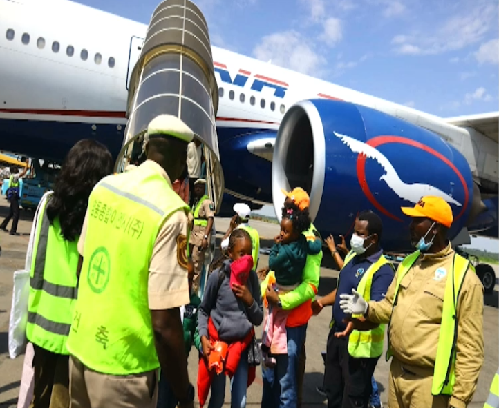 NTA_NEWS24's tweet photo. BREAKING: FG to Evacuate Nigerians from South Africa

The federal government has announced plans to evacuate 271 of its nationals from South Africa, beginning today.

A statement by the spokesperson of the Ministry of Foreign Affairs, Kimiebi Ebienfa, confirmed that an Air Peace flight will depart Nigeria at 3:00pm and is expected to arrive in South Africa by 9:00pm local time.

The return flight is scheduled to depart South Africa at 12:00am midnight and will arrive at the Murtala Muhammed International Airport, Lagos, on Tuesday morning.