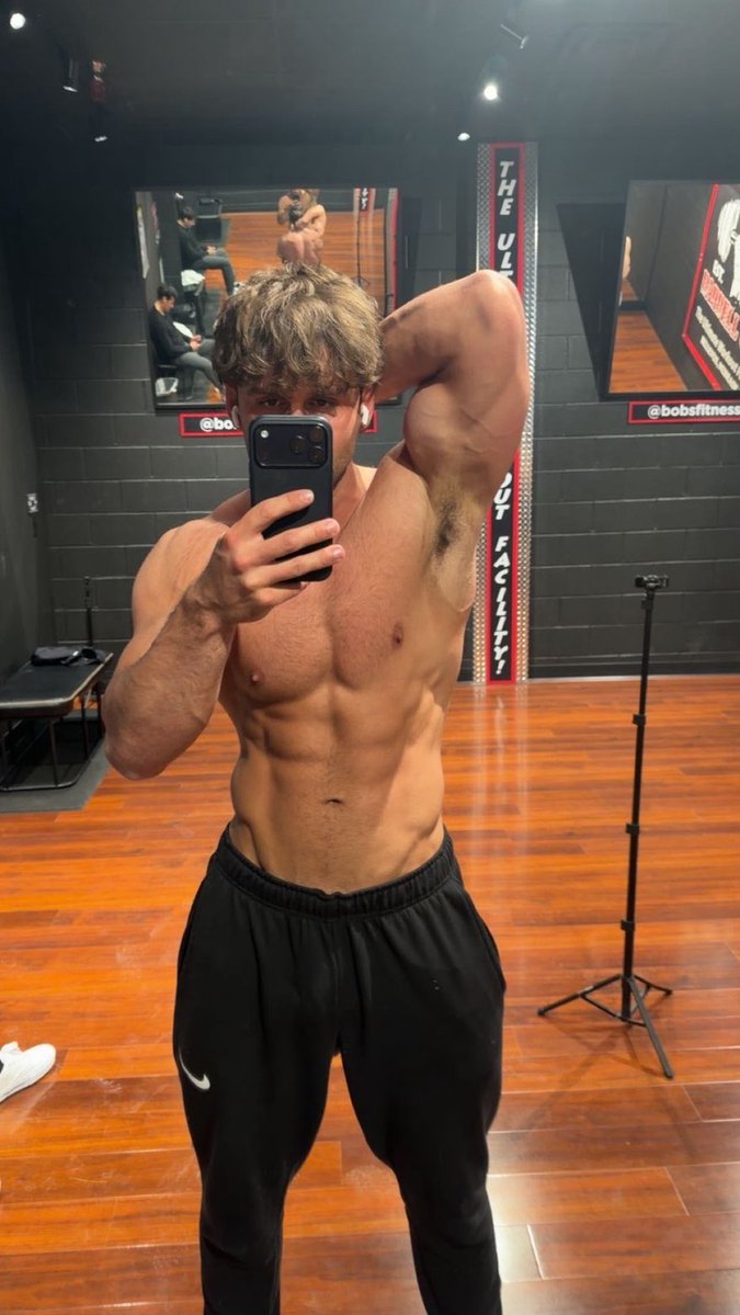 AlphaMusclewor's tweet photo. Unreal physique 😵‍💫

@AlphaNate0 https://t.co/tjnqnc5fJs