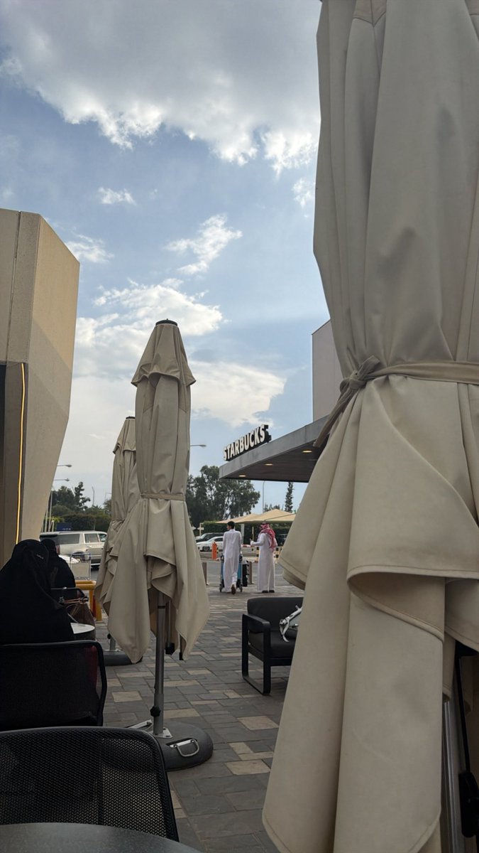v7xif's tweet photo. حتى لو ديارهم غيوم وامطار 
تبقين يانجد العذيه عذية .. https://t.co/2SThjfz7XL