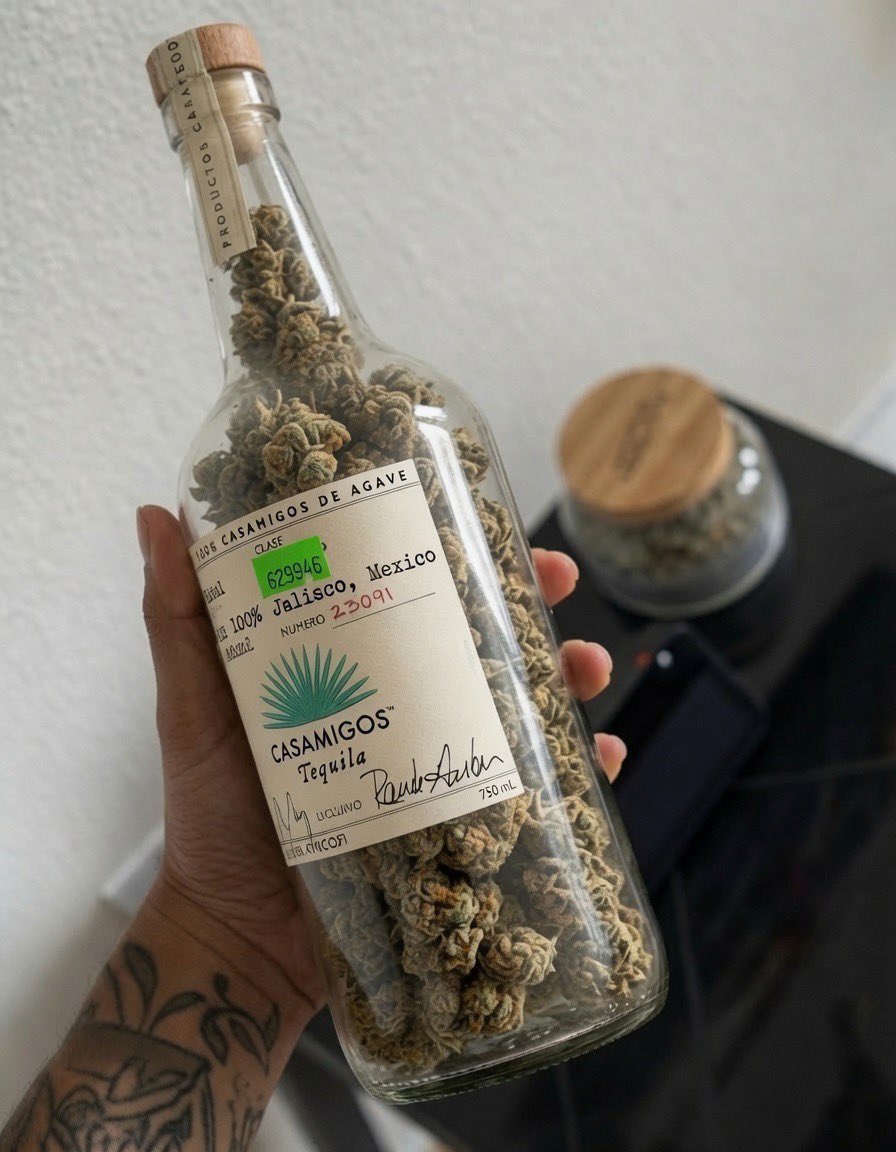CocoAfrica69's tweet photo. Them: “come with a bottle ,we’re taking shots”

Me: say less….. https://t.co/0R2iTXJzDB