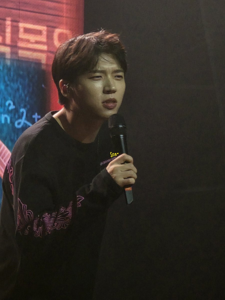 gyuvency's tweet photo. woohyun during tree high mnl and sunggyu during lv4 mnl 😂 https://t.co/9bCnxLQ7Ws