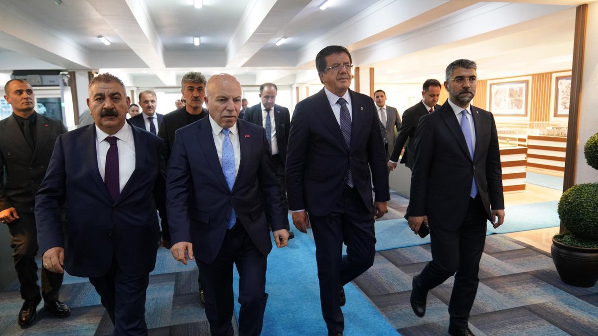 AvMuhammetSunar's tweet photo. • AK Parti Genel Başkan Yardımcımız ve Ekonomi İşleri Başkanımız Sayın Nihat Zeybekci ile kıymetli bakan yardımcılarımızın Erzurum programları kapsamında gerçekleştirdikleri AK Parti Erzurum İl Başkanlığımız ve Erzurum Büyükşehir Belediyemize ziyaretlerine eşlik ettik.
Nazik ev sahiplikleri dolayısıyla Erzurum Büyükşehir Belediye Başkanımız Sayın Mehmet Sekmen'e, AK Parti Erzurum İl Başkanımız Sayın İbrahim Küçükoğlu'na ve kıymetli il yönetimimize teşekkür ediyor; misafirlerimize şehrimize gösterdikleri yakın ilgi ve destekleri için şükranlarımızı sunuyoruz. @ZeybekciNihat @mehmetsekmen @avibrahimK