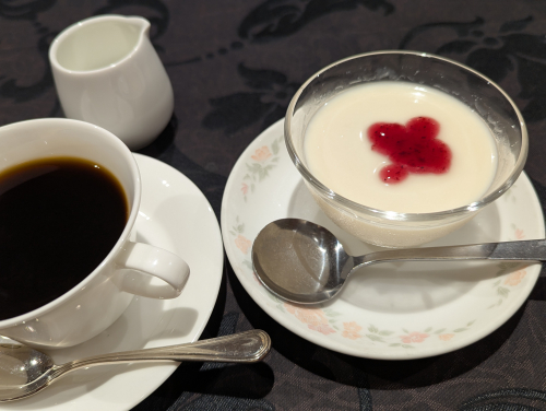 small_dagon's tweet photo. プリンスホテルの中国料理 古稀殿でランチ
五目チャーハンと杏仁豆腐と珈琲のセット
しっかり具材の味がして美味しい
あとザーサイを美味いと思ったのはこの店が初

じゃらんから謎ポイントが1,000ポイントきていたので利用しました
家族にはきていないのでどういう基準で来るのか不明 https://t.co/F0aBklO2mj