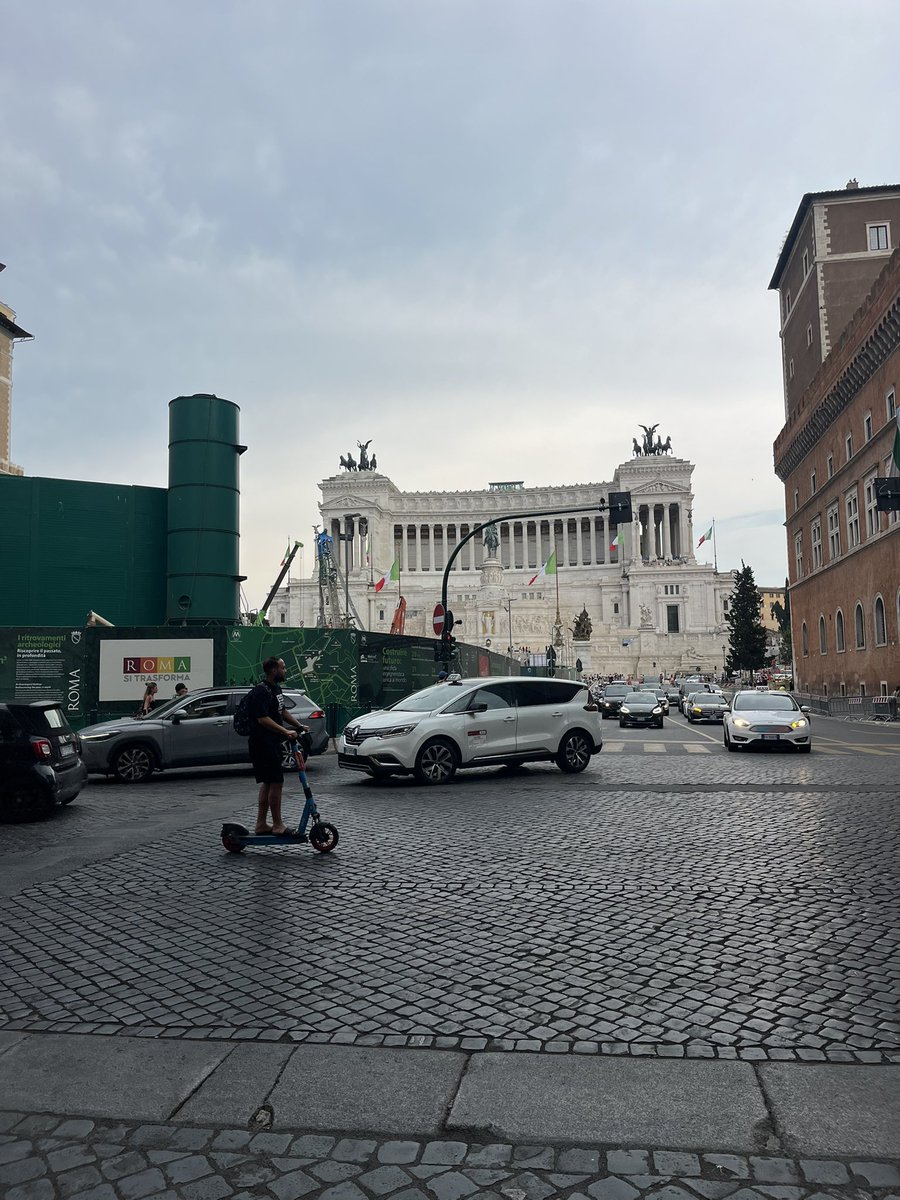 ThirdLong's tweet photo. Yo, @KirkHerbstreit - Wandering the streets of Rome today and saw Coach’s street! It runs smack into the Palazzo Venezia…which has no relation to Enrique Palazzo. https://t.co/aVxR1dUZWU