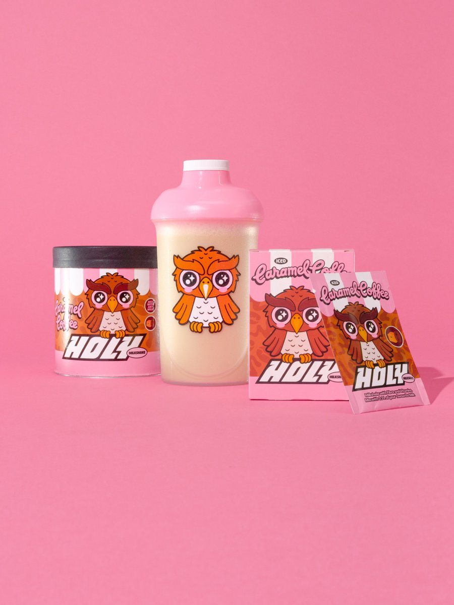 holysquad_fr's tweet photo. HOLY Milkshake, saveur n#9 DÉBLOQUÉE ! 🔐

Café Glacé Caramel : un Macchiat’HOLY avec la juste dose de caféine (50 mg comme dans un espresso) pour tous les Toffee Fans🍮 
Parfait pour kiffer un délicieux junk drink glacé cet été.  

🗓️ Dispo sur le shop le 2 juillet (et pour toujours) !

(Littéralement) bon à savoir 😋  : ce milkshake contient des vrais éclats de caramel, donc une très légère quantité de sucre.